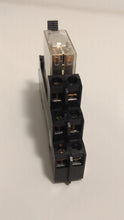 Allen Bradley 700-HN122 with 700-HK32A1 Cube Relay